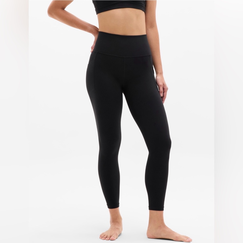 NWOT Salutation Stash 7/8 Black Tight Size Medium.